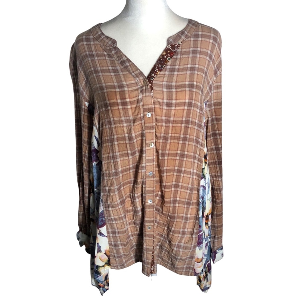 Oddu button front plaid/floral long sleeve asymmetrical top Sz Large